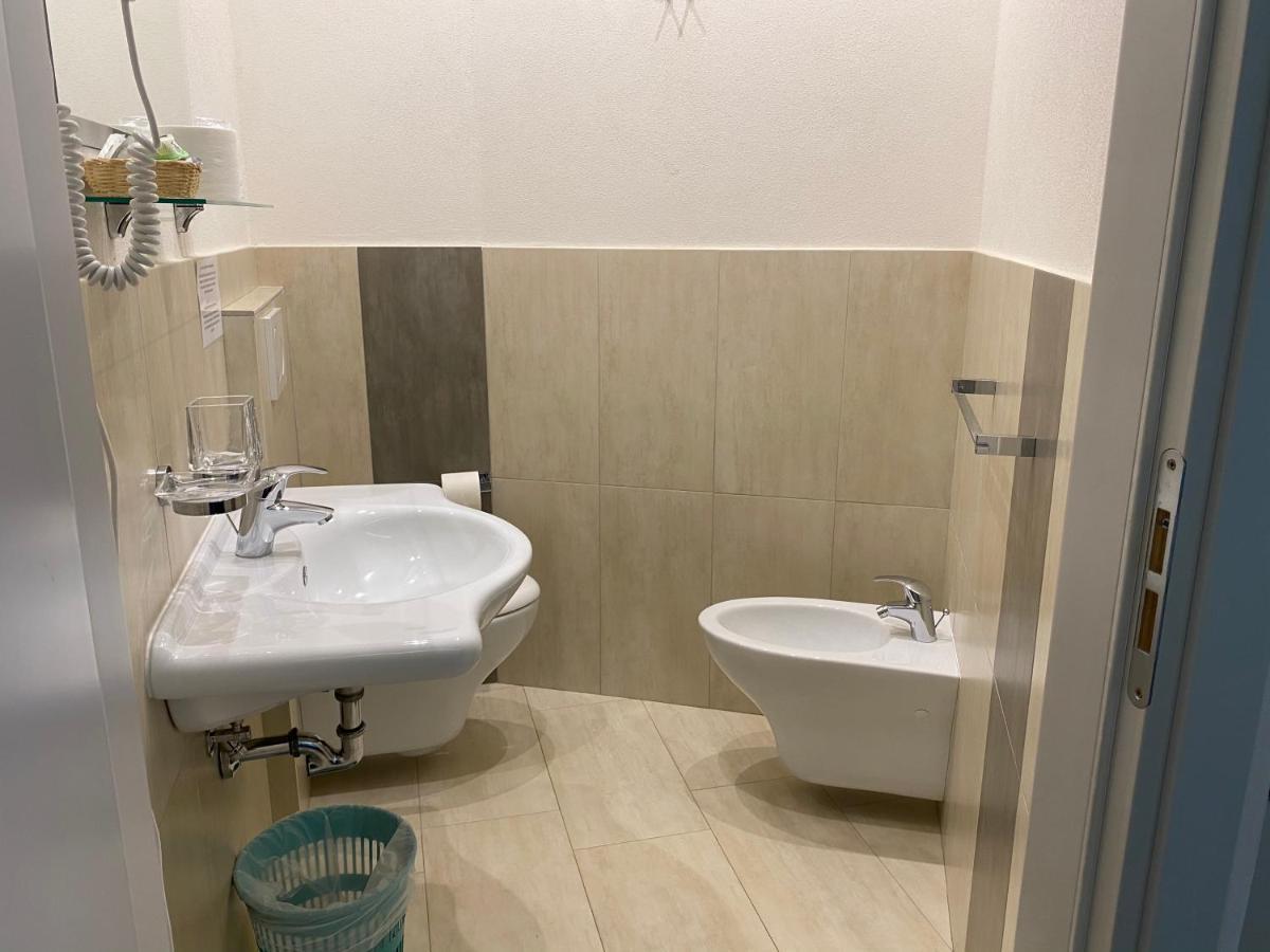 Hotel Moderno - Bed & Breakfast Cervia Eksteriør bilde
