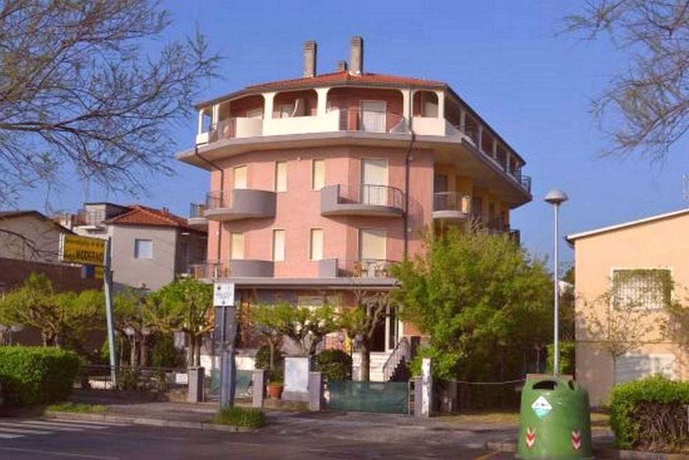 Hotel Moderno - Bed & Breakfast Cervia Eksteriør bilde
