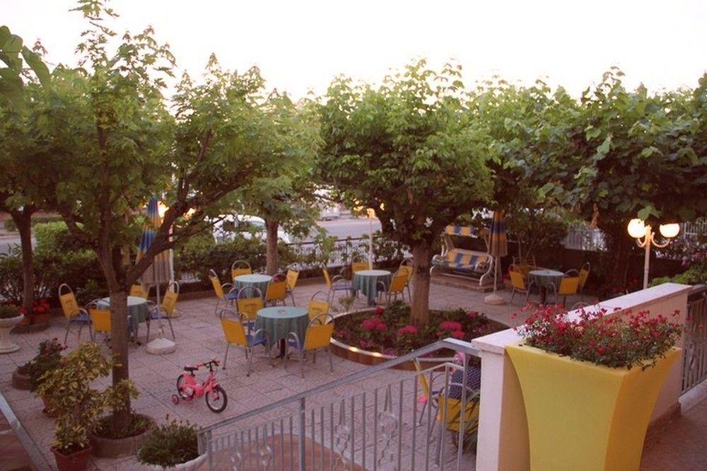 Hotel Moderno - Bed & Breakfast Cervia Eksteriør bilde